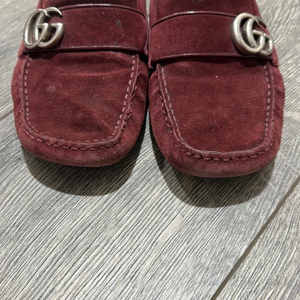 • Gucci • Men’s Authentic Suede GG Logo Drivers Burgundy Red 6.5